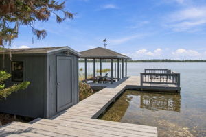 Dock/Boathouse with Lift
