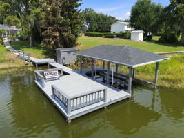 Dock/Boathouse with Lift