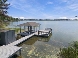 Dock/Boathouse with Lift