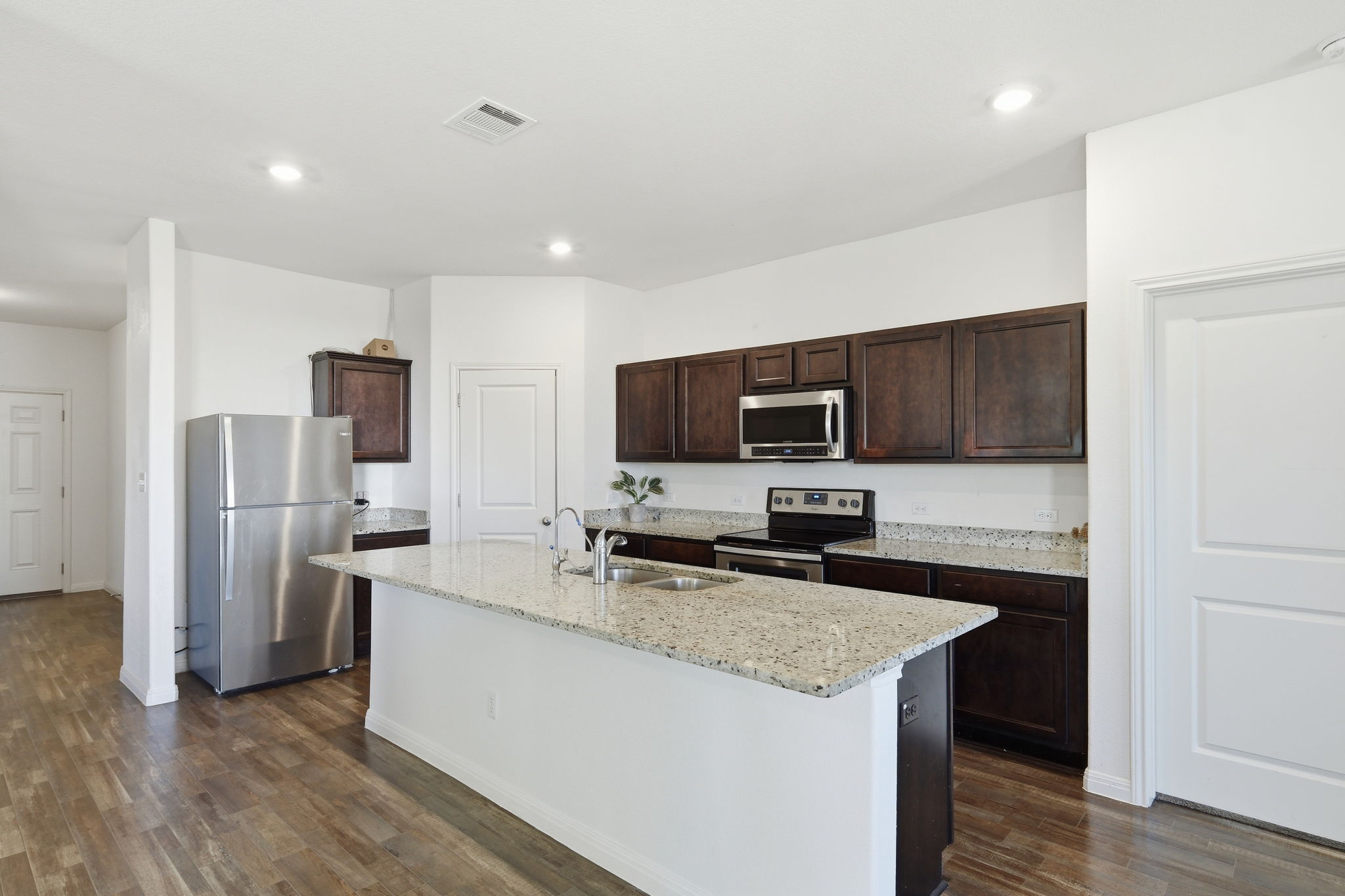 Kitchen/Breakfast Bar