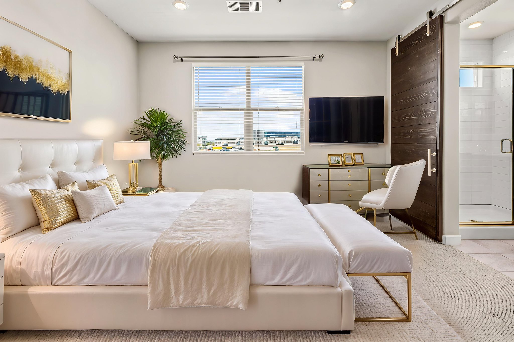 C83A0101 virtually staged.jpeg