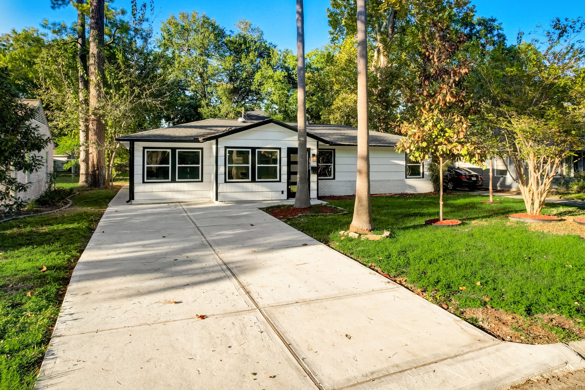 1922 Woodcrest Dr, Houston, TX 77018 ShowingTime+ Listing Media Services