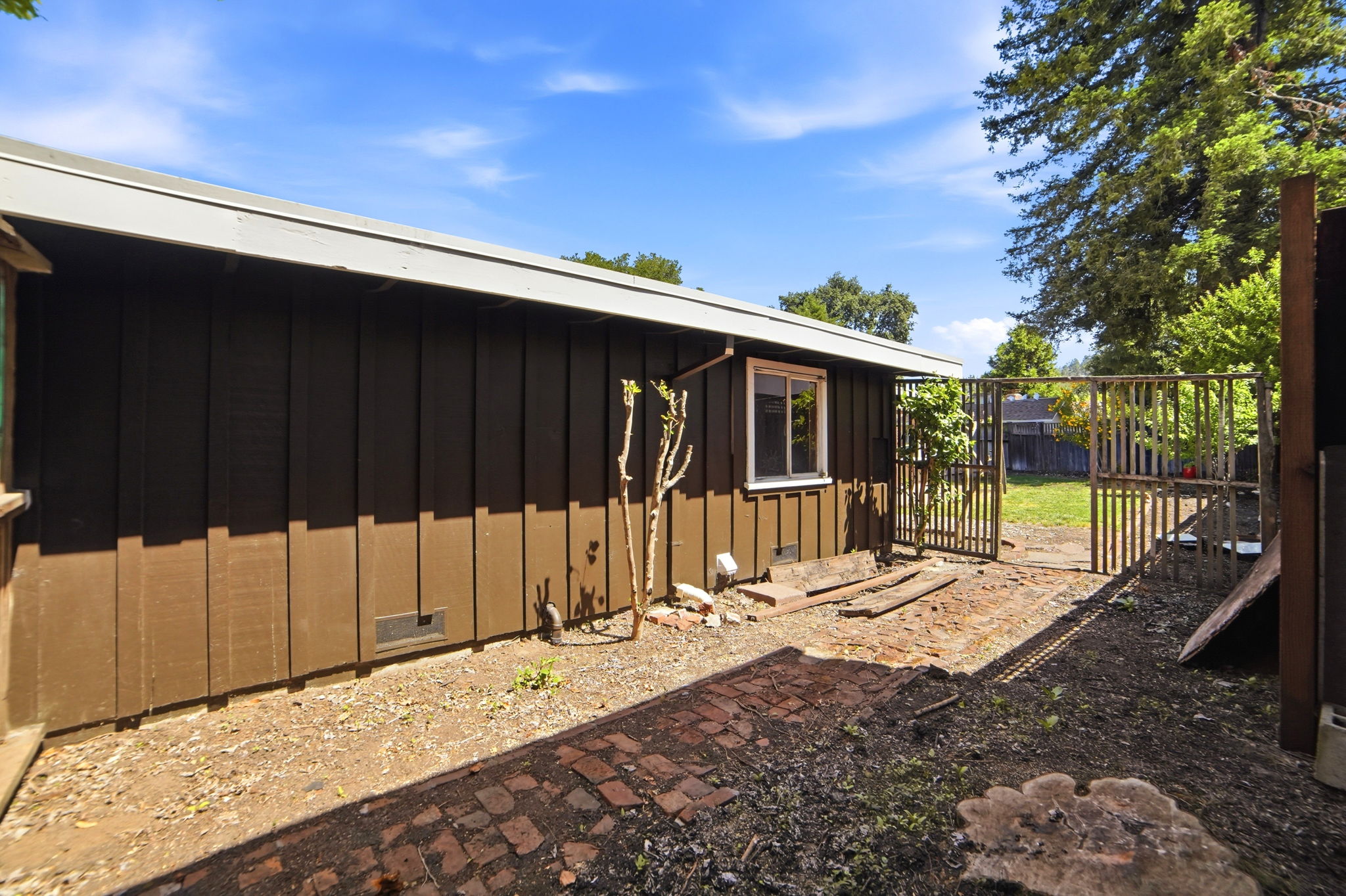 038_F8_1924 Diamond Ct