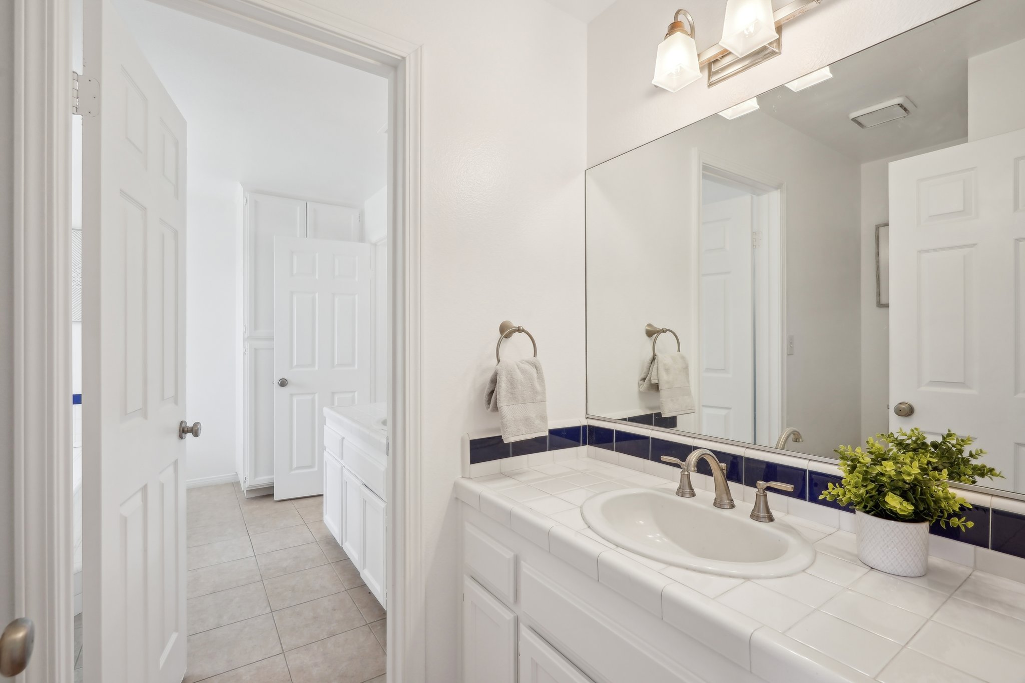 Mathews Ave-0805-031.jpg