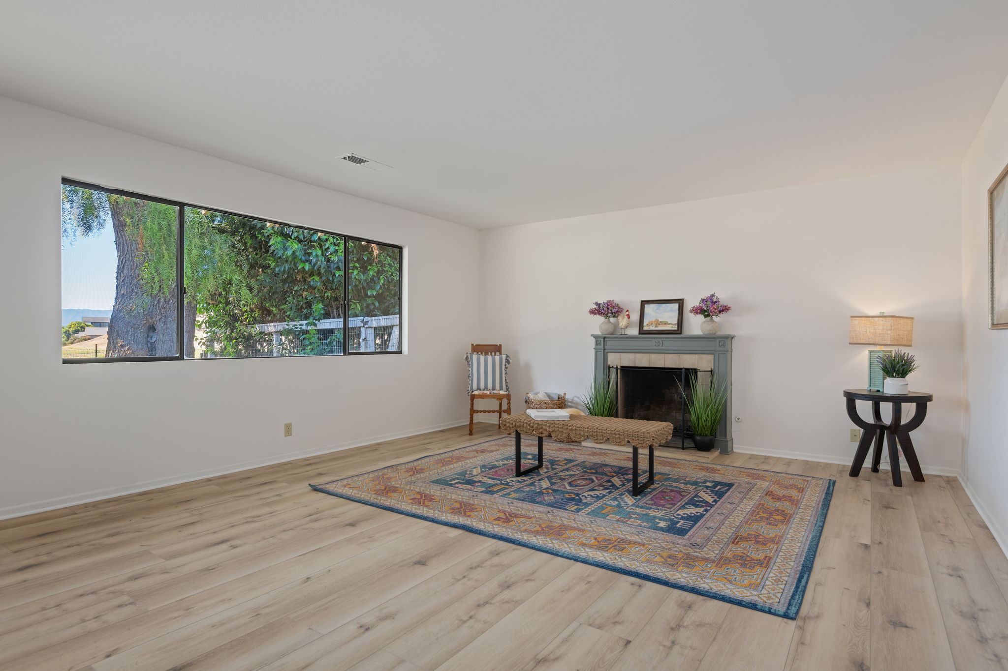 02 - Living Area