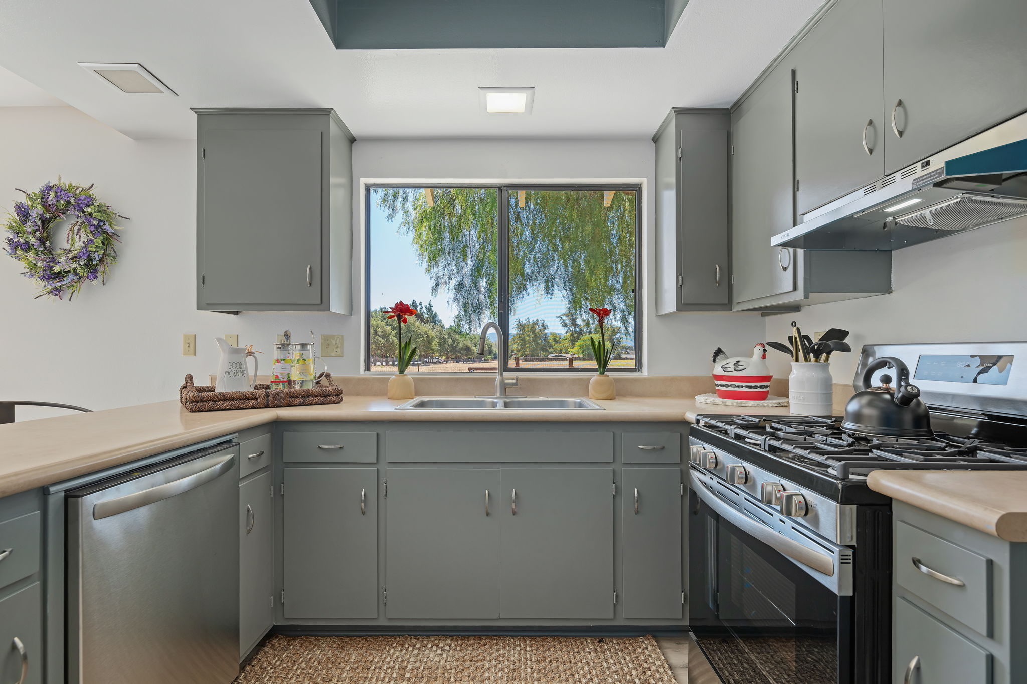 10 - Kitchen