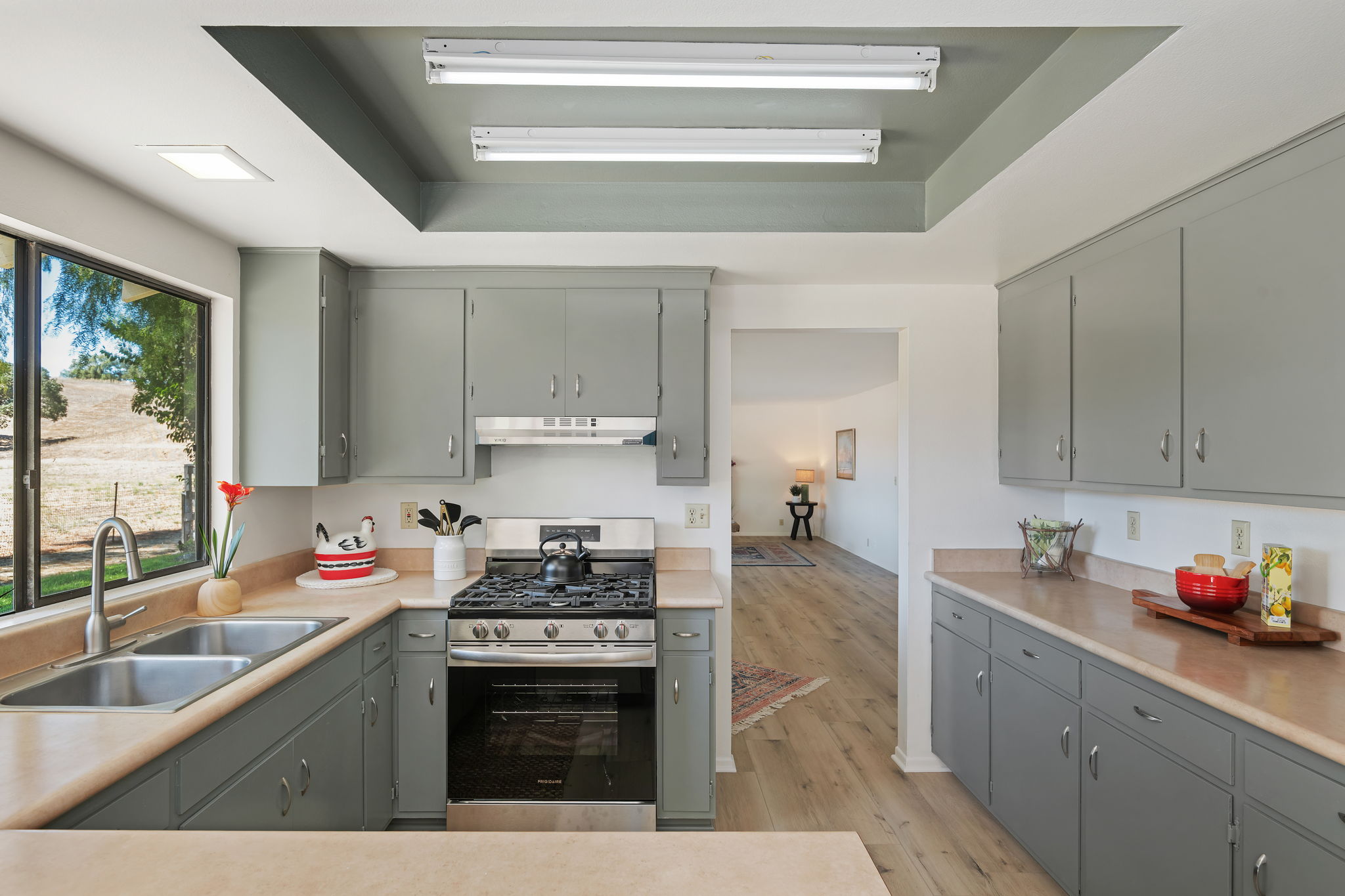 12 - Kitchen