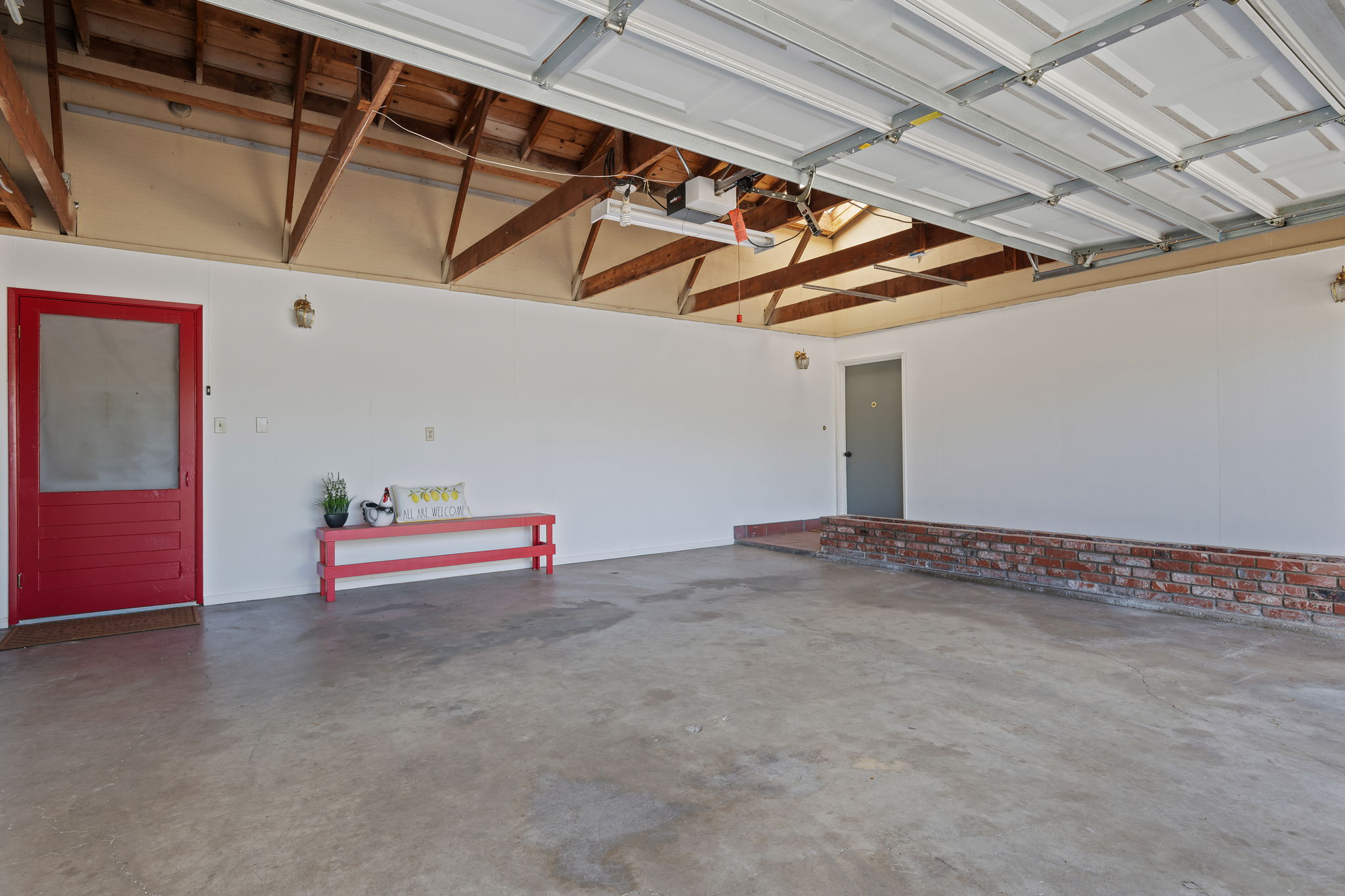 25 - Garage