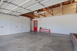 24 - Garage