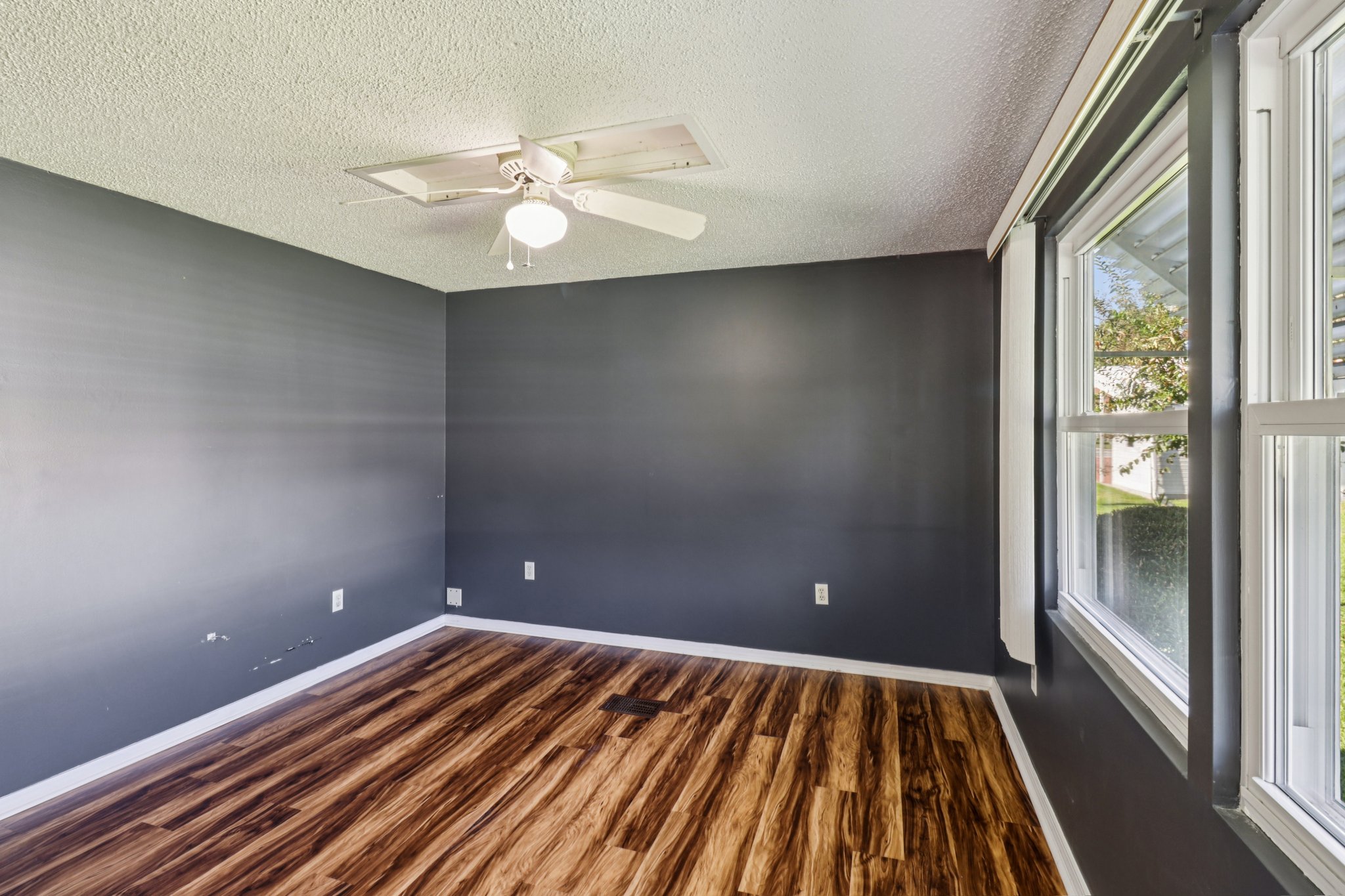 Brookside Dr-S2310-018.jpg