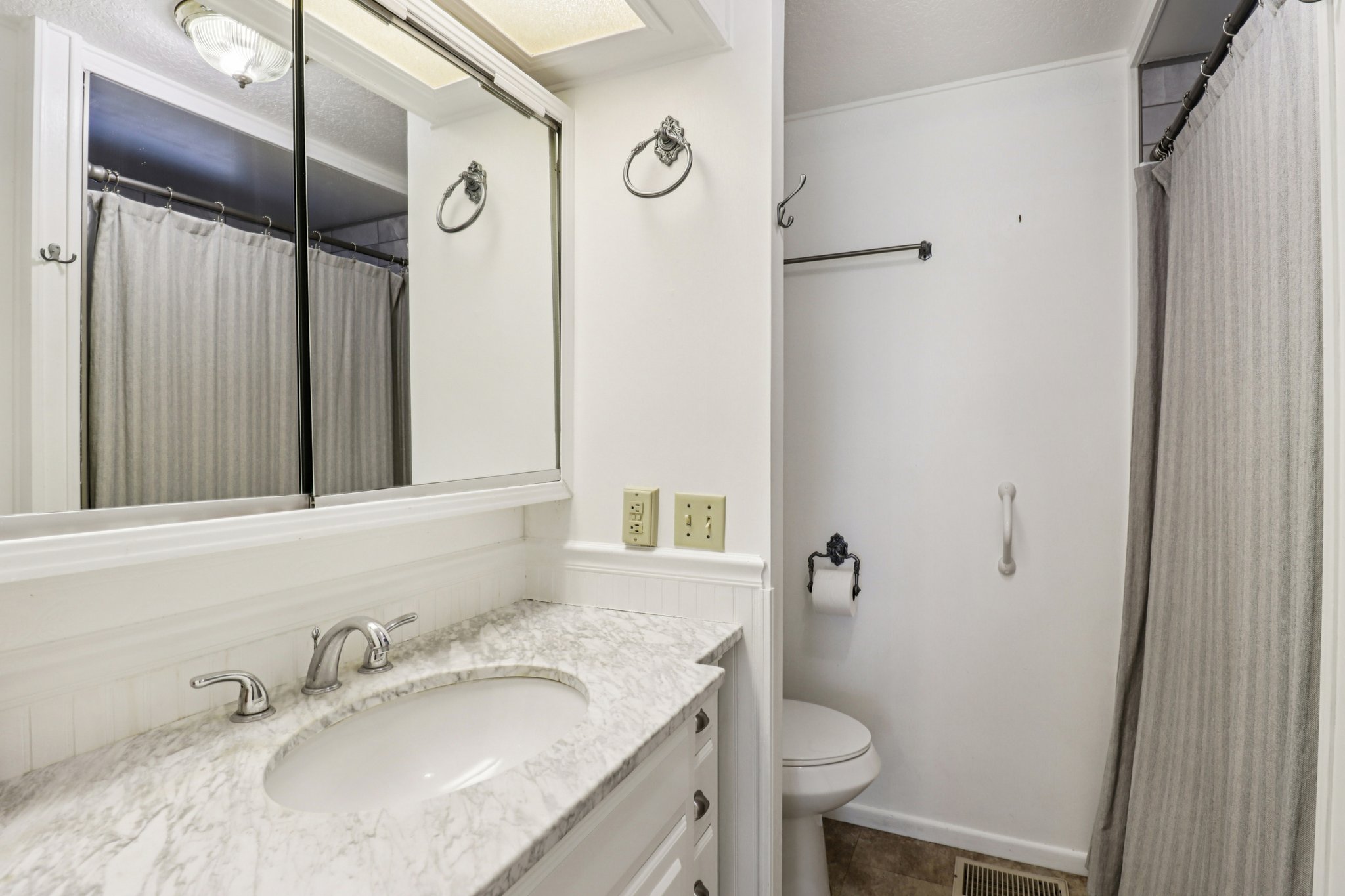 Brookside Dr-S2310-026.jpg