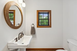 27_Interior