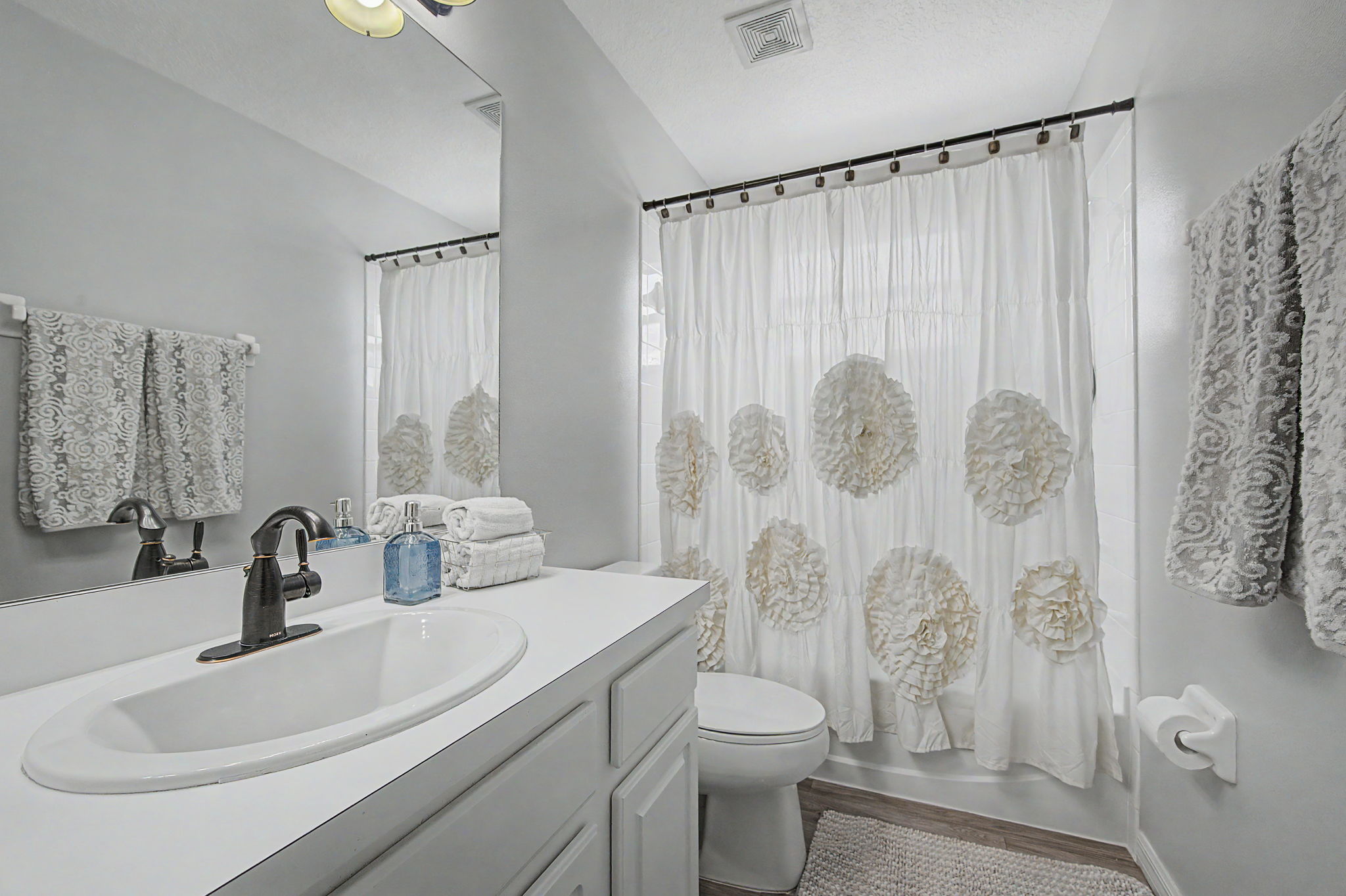 Upper Level Bathroom2