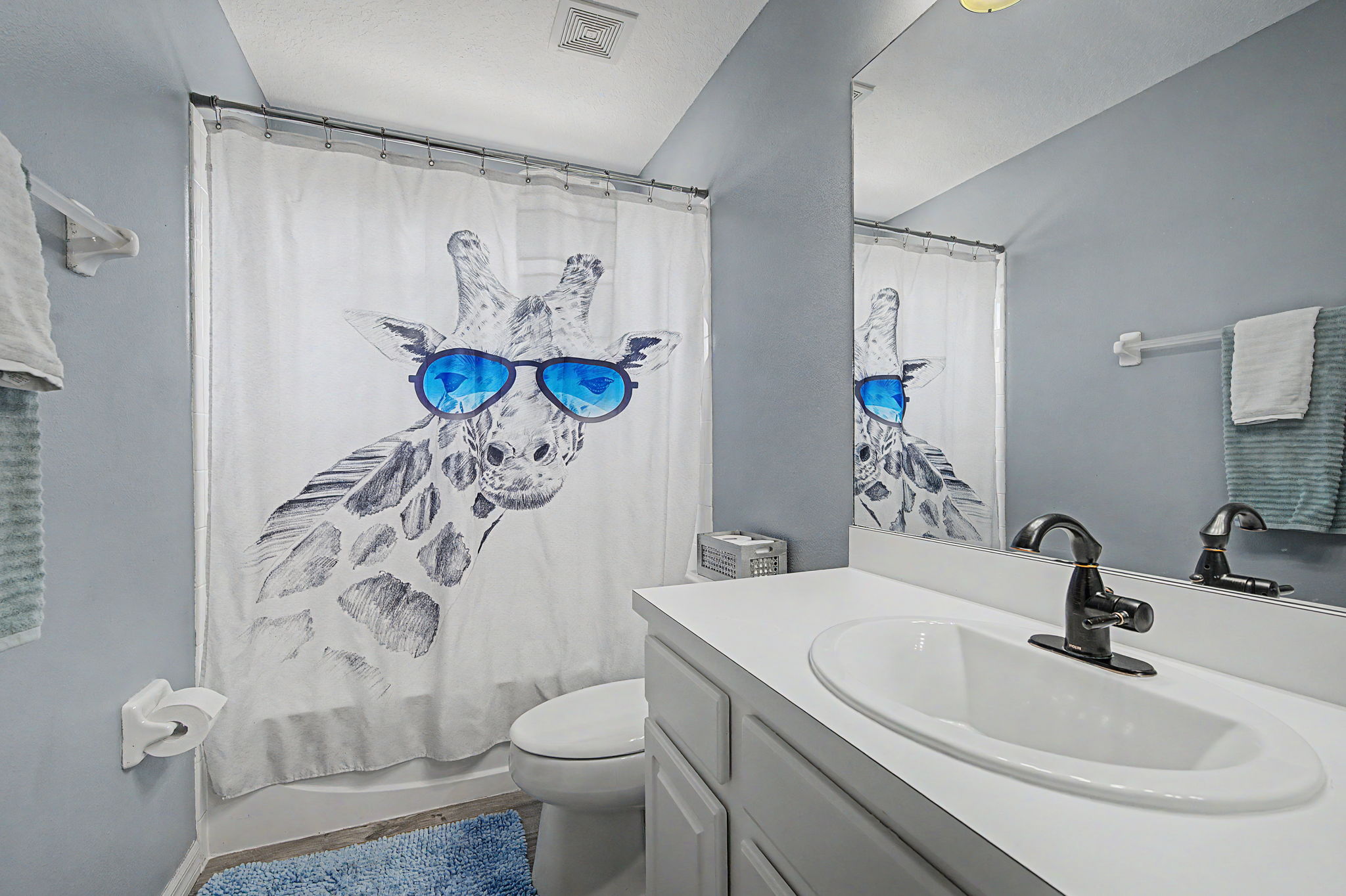 Upper Level Bathroom3