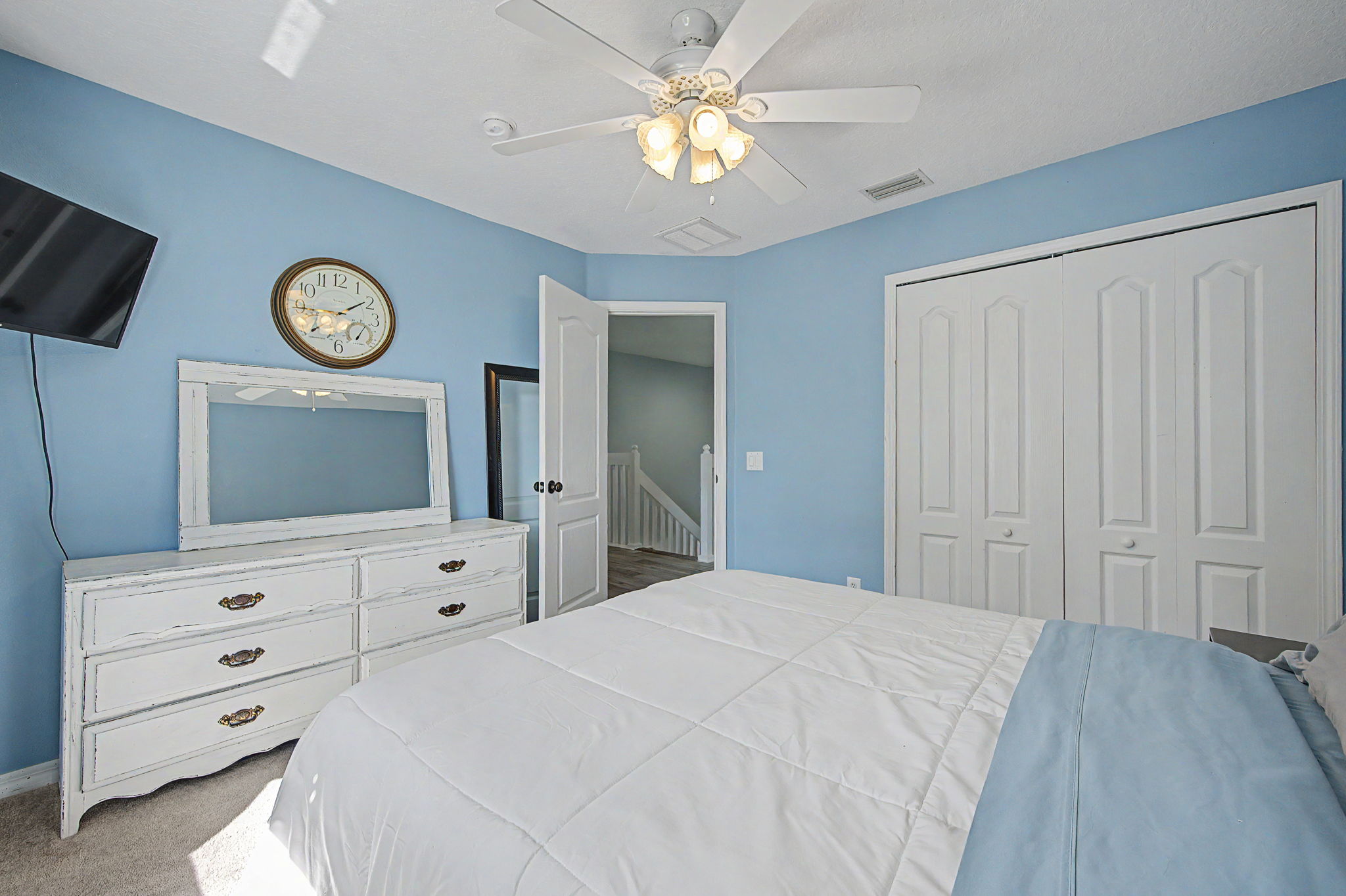 Upper Level Bedroom2b