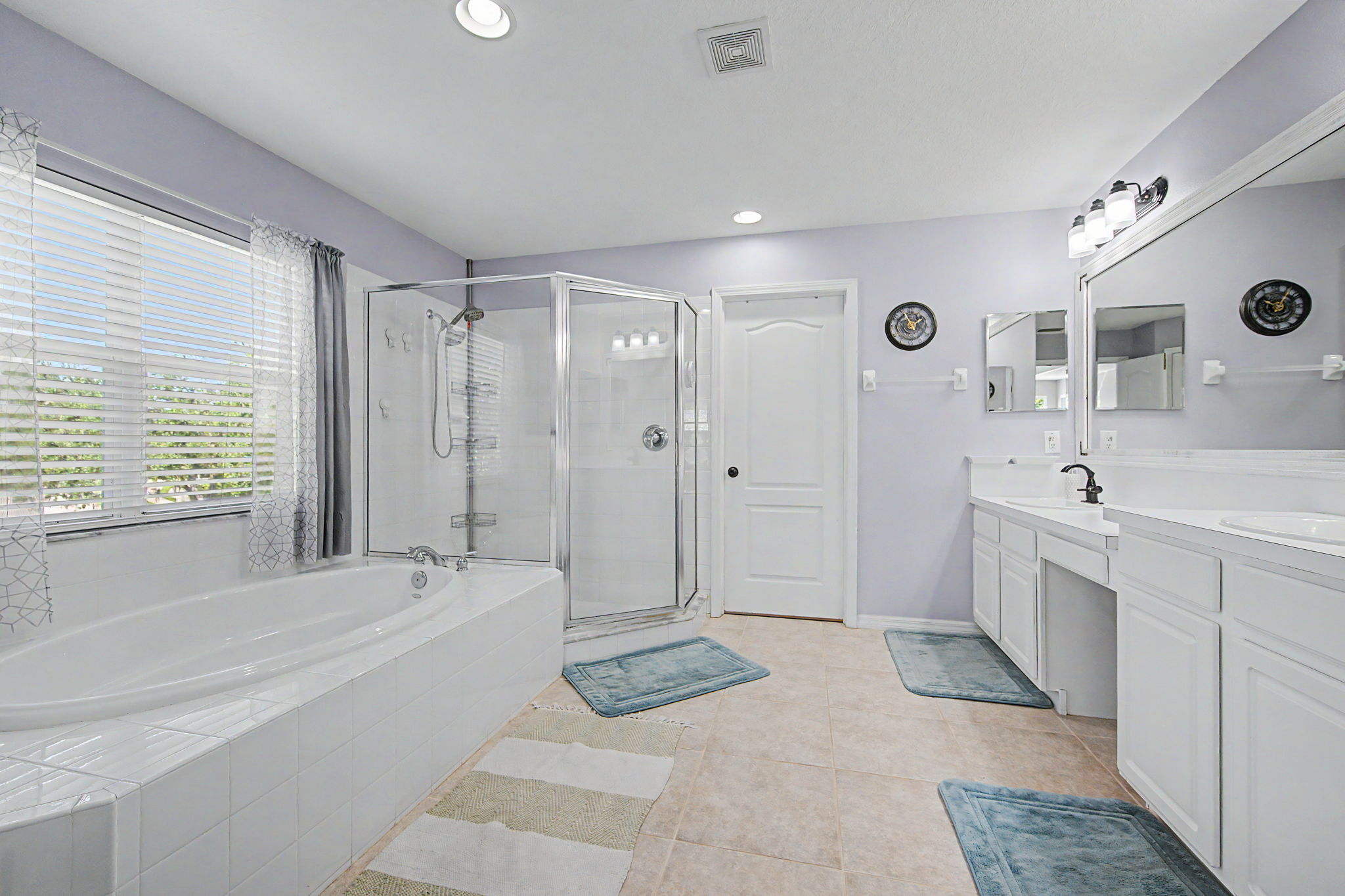 Upper Level Primary Bathroom1a