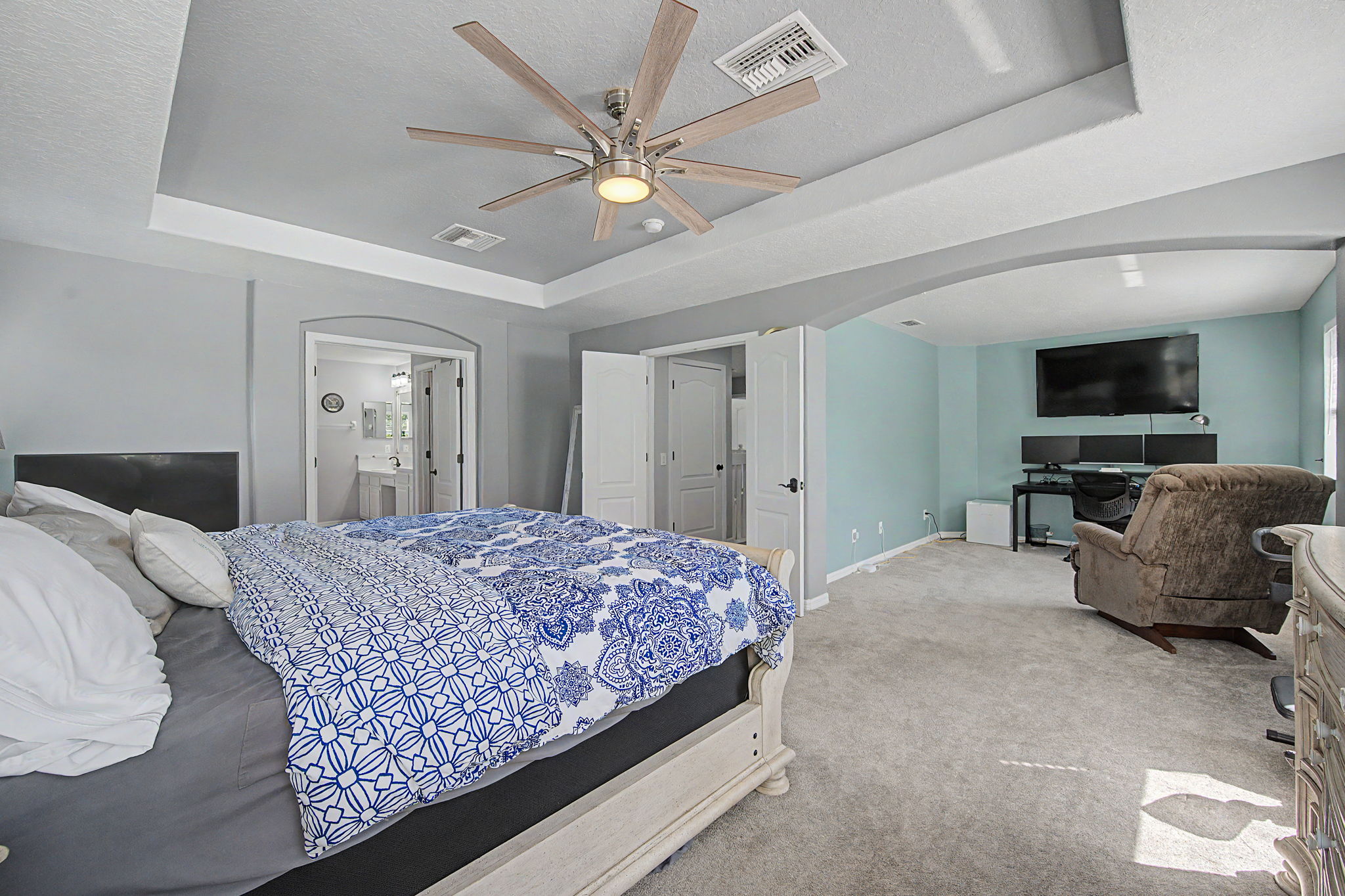 Upper Level Primary Bedroom5a