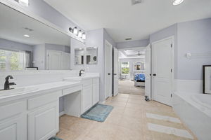 Upper Level Primary Bathroom3a