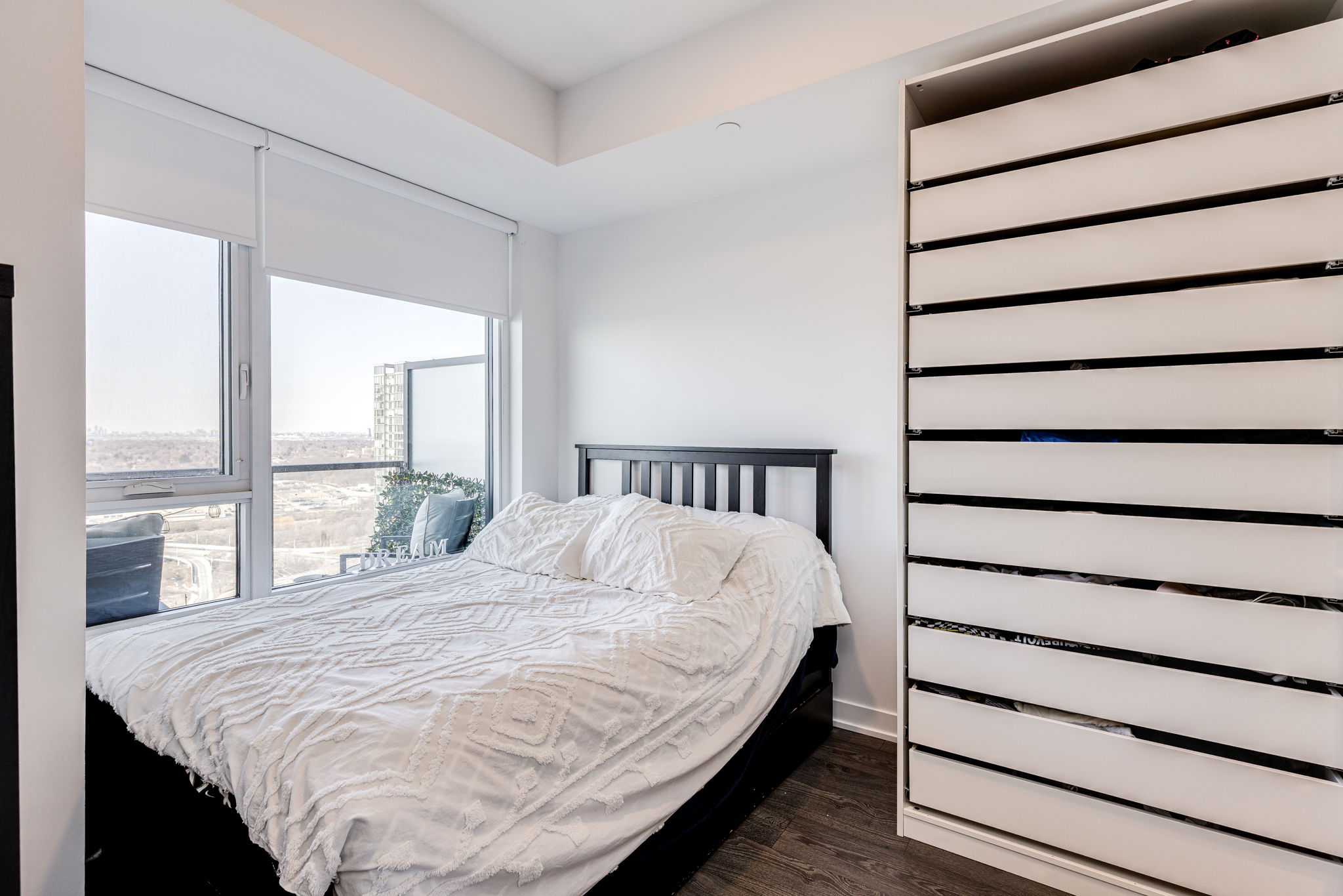 Toronto property showcase — delivered property photograph 12