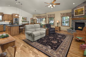 Great Open Floor Plan w Vaulted Ceilings and Hardwood Floors