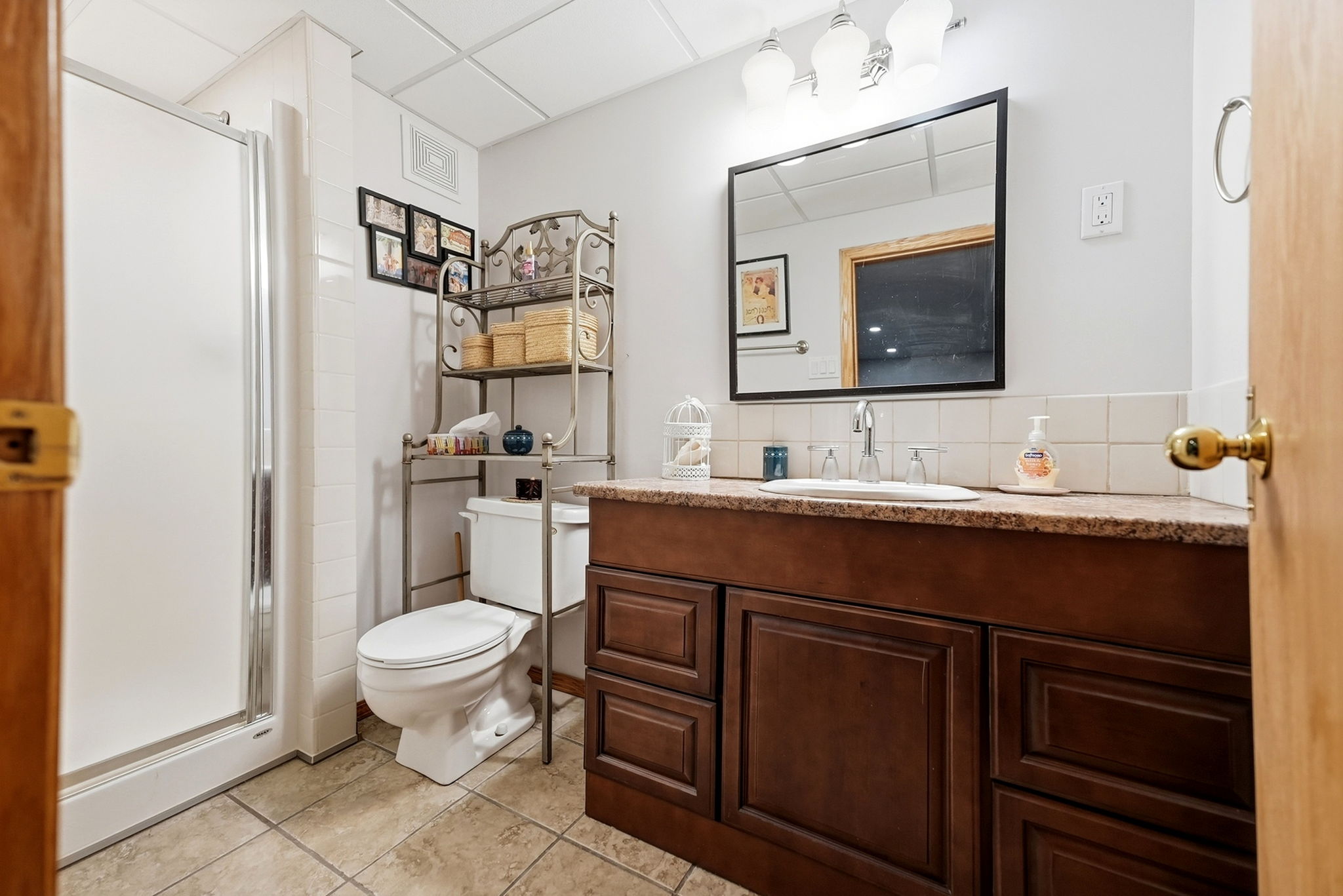  Photo 24