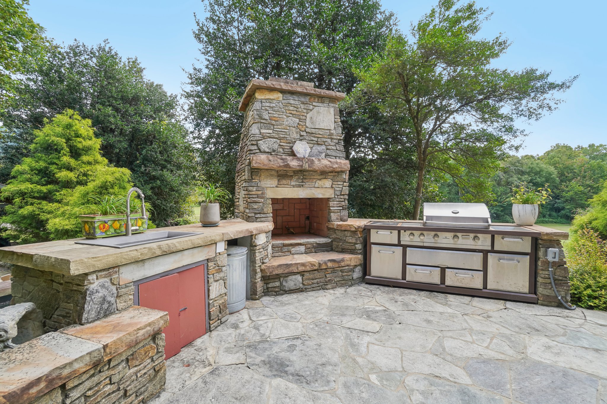 Outdoor Grill/Cook/Fireplace