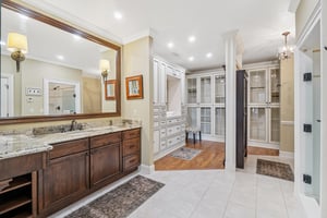 Her Closet/Bath