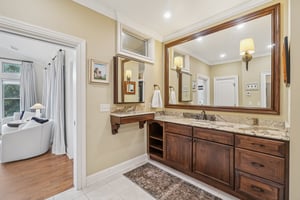 Her Closet/Bath