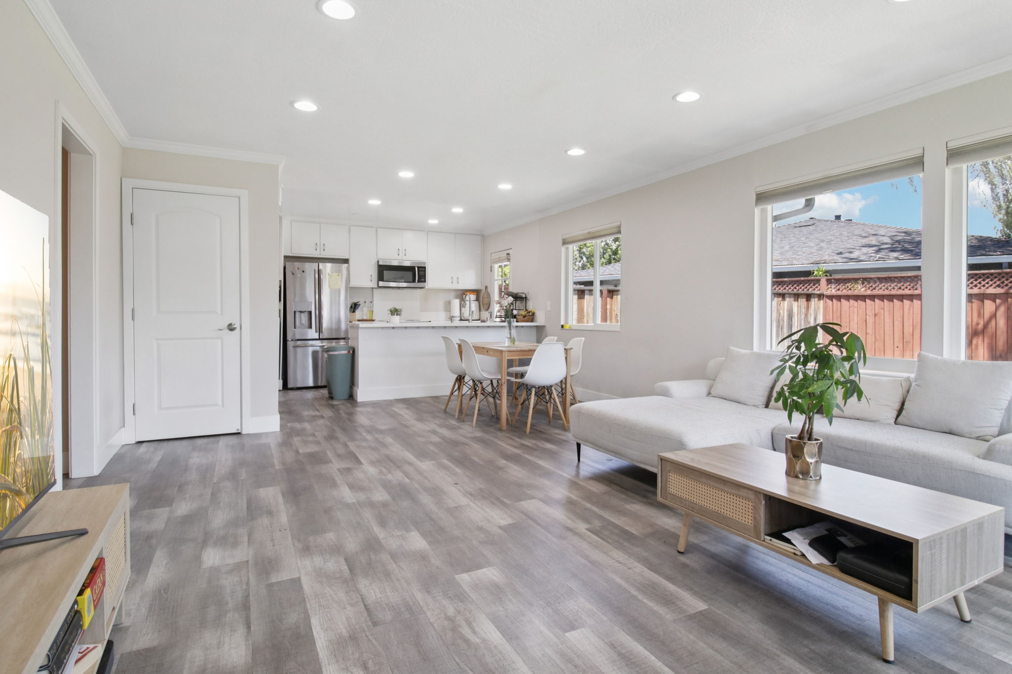 193 Roxbury St-L2506-008