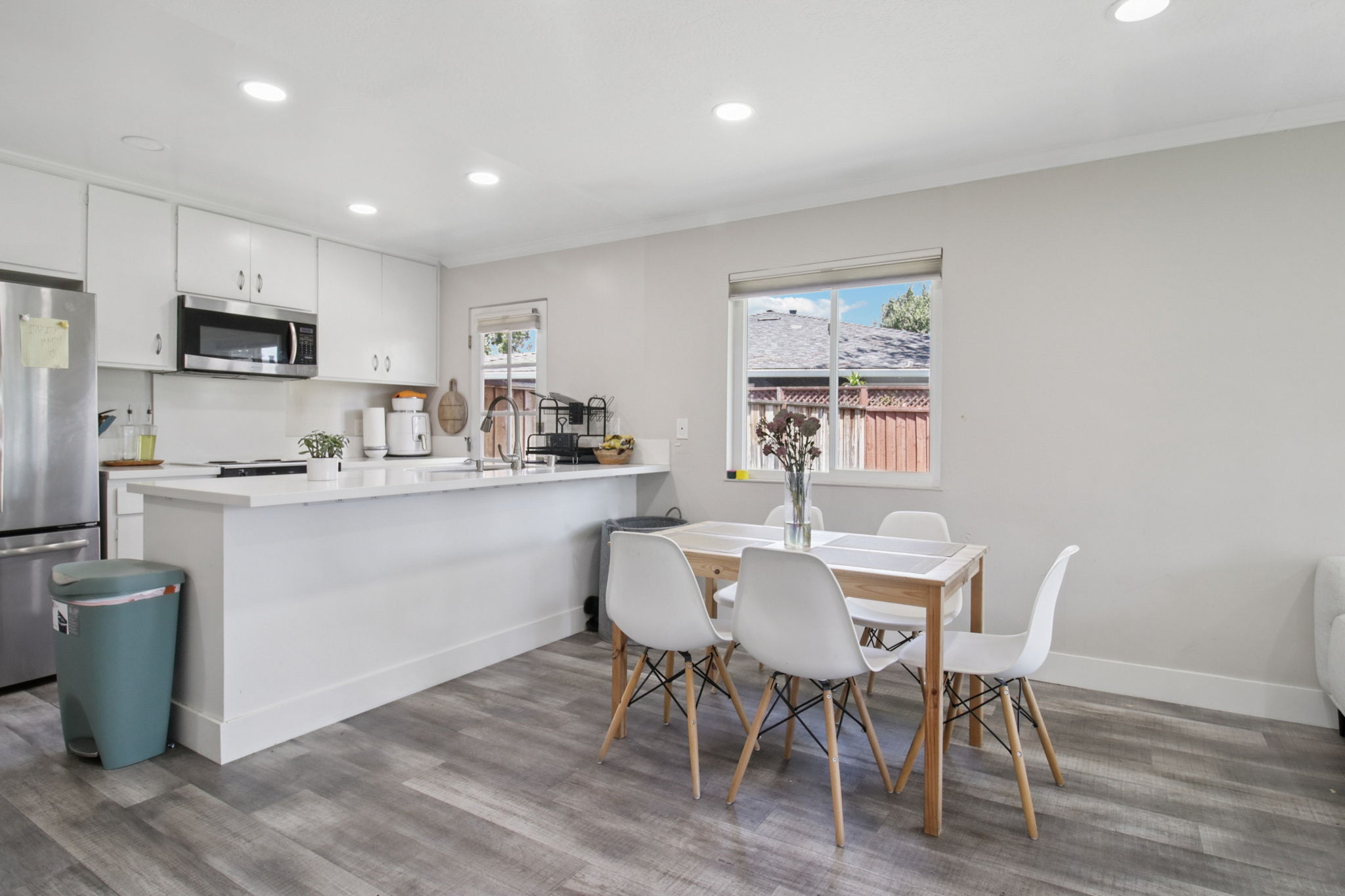193 Roxbury St-L2506-016