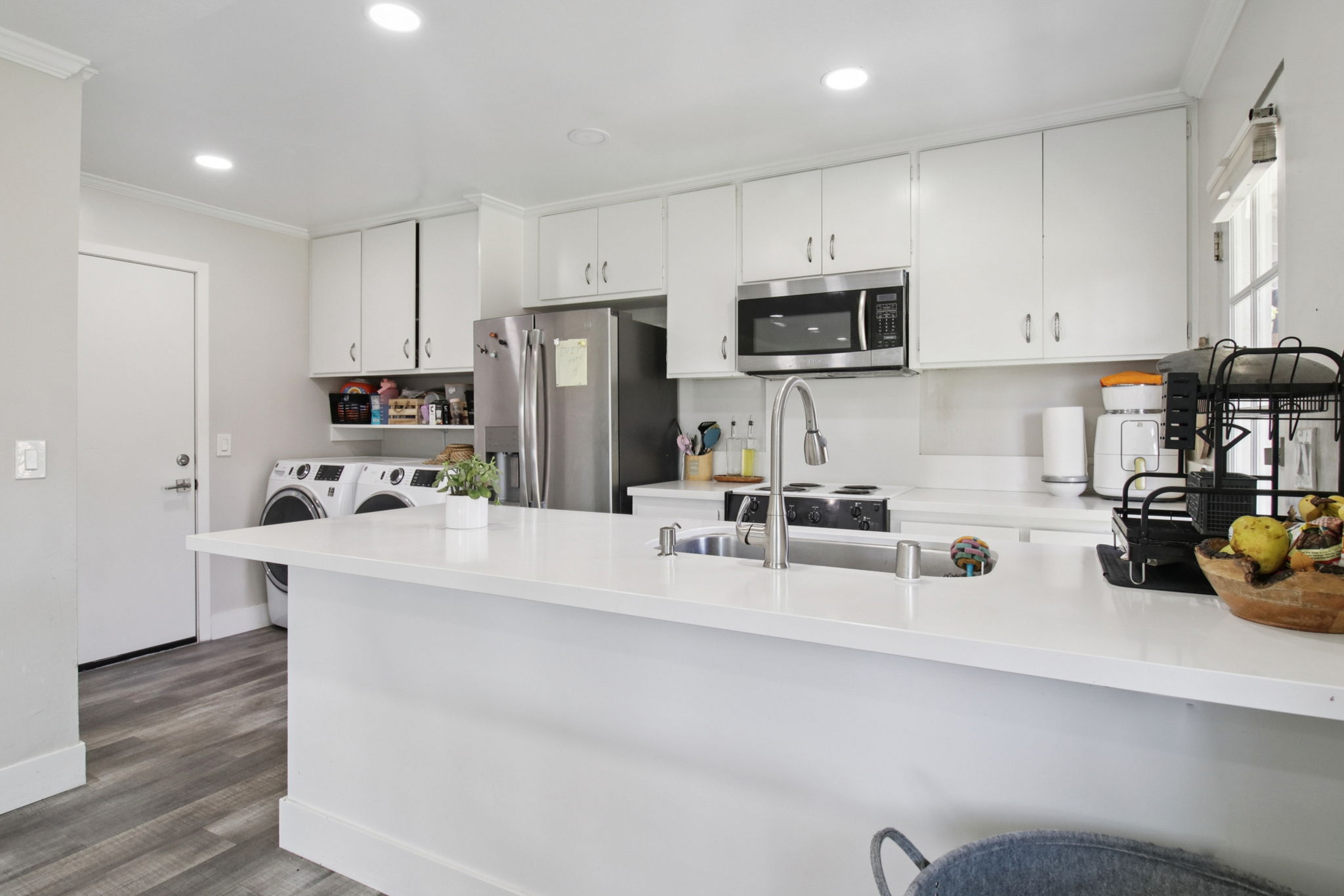 193 Roxbury St-L2506-023
