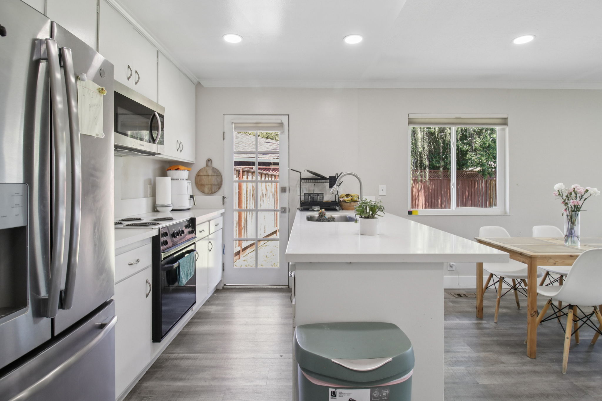 193 Roxbury St-L2506-024