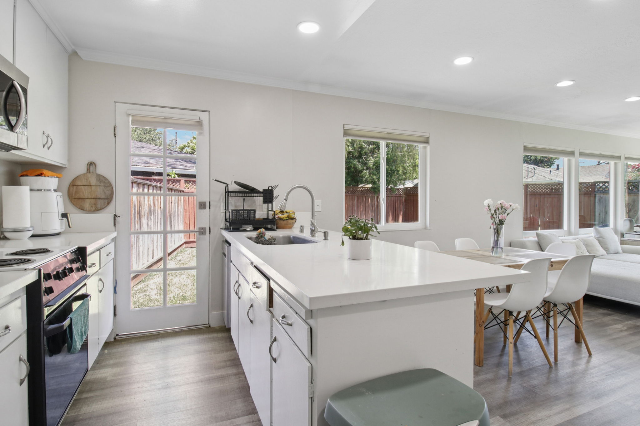 193 Roxbury St-L2506-025