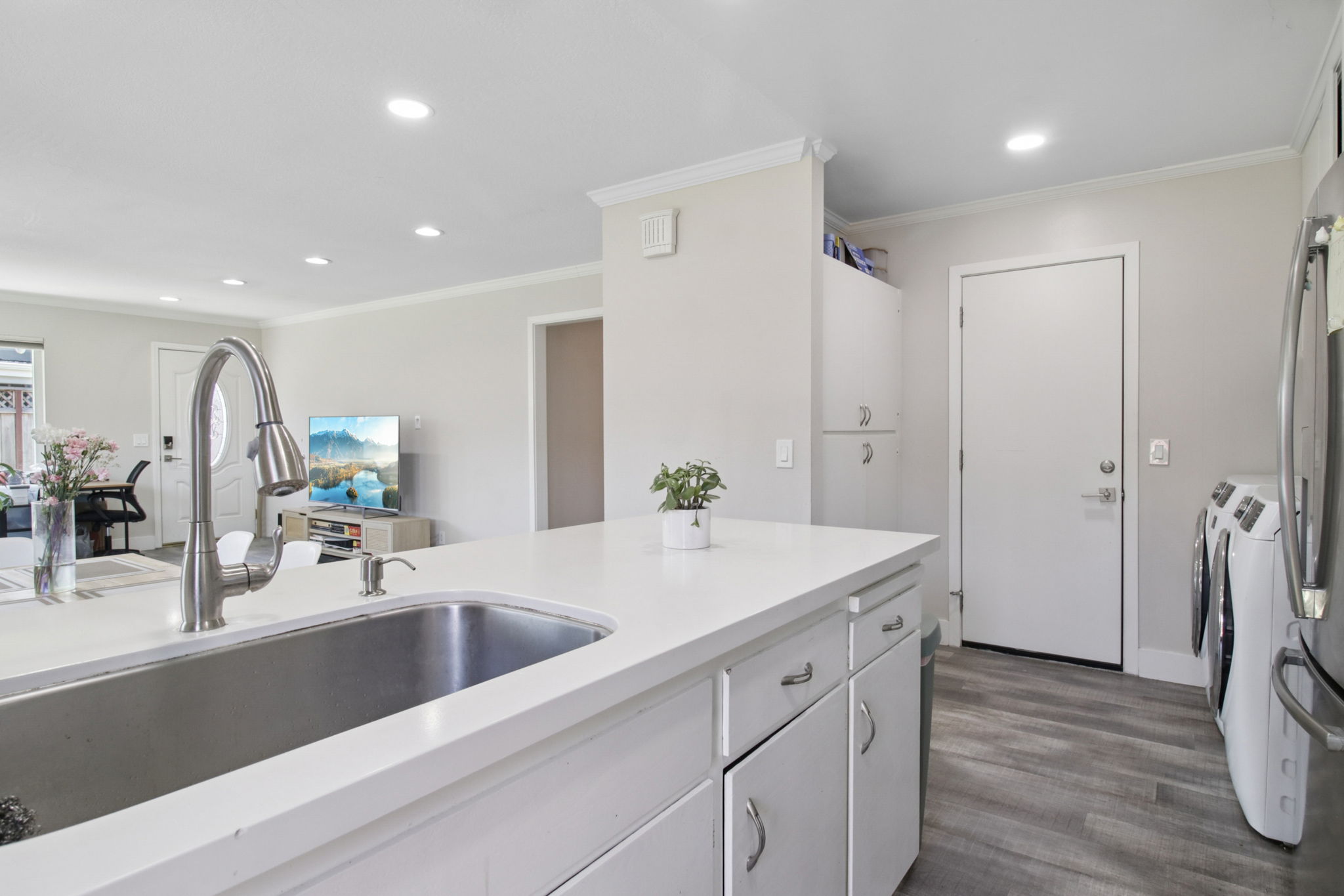 193 Roxbury St-L2506-026