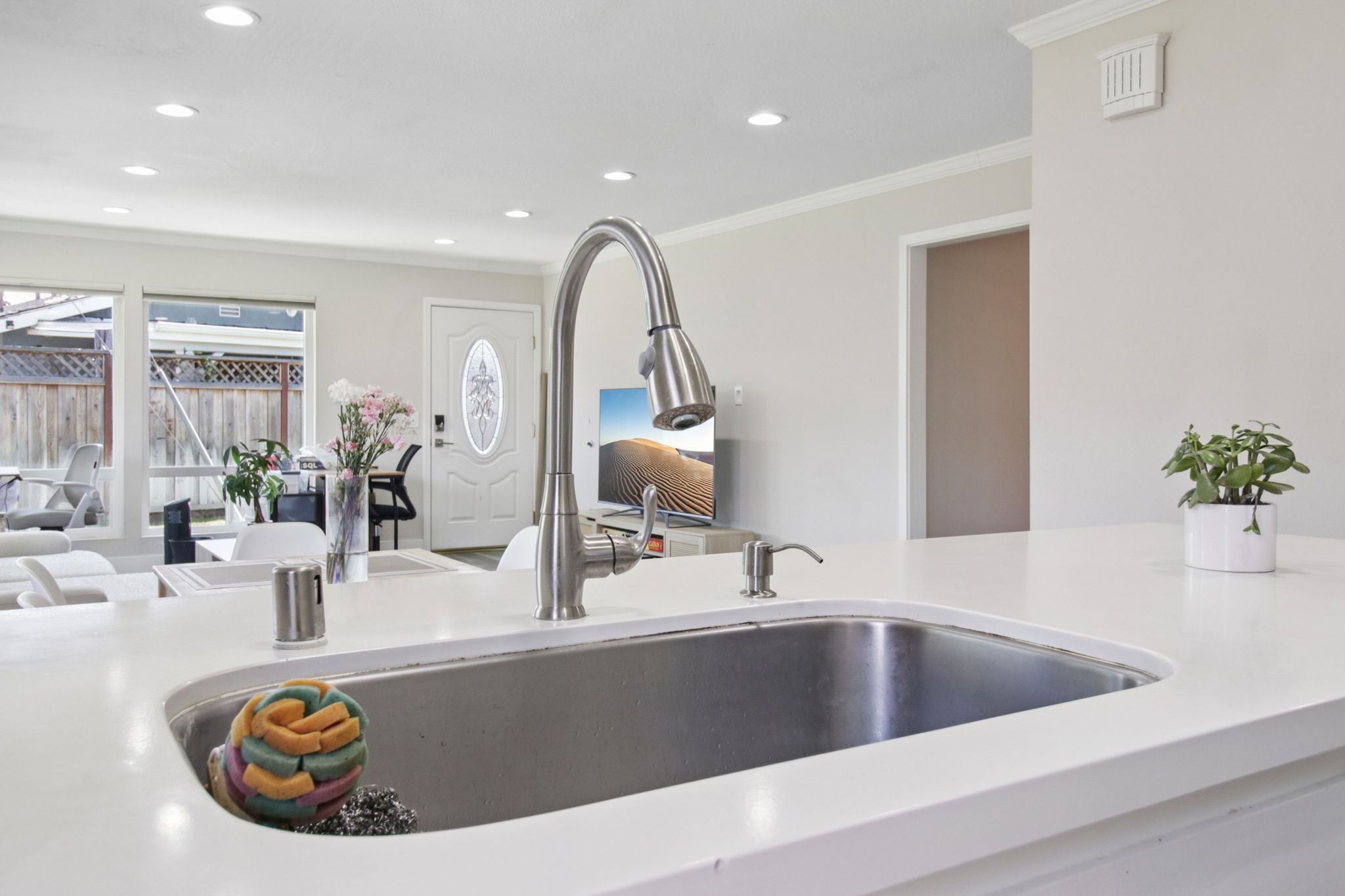 193 Roxbury St-L2506-027