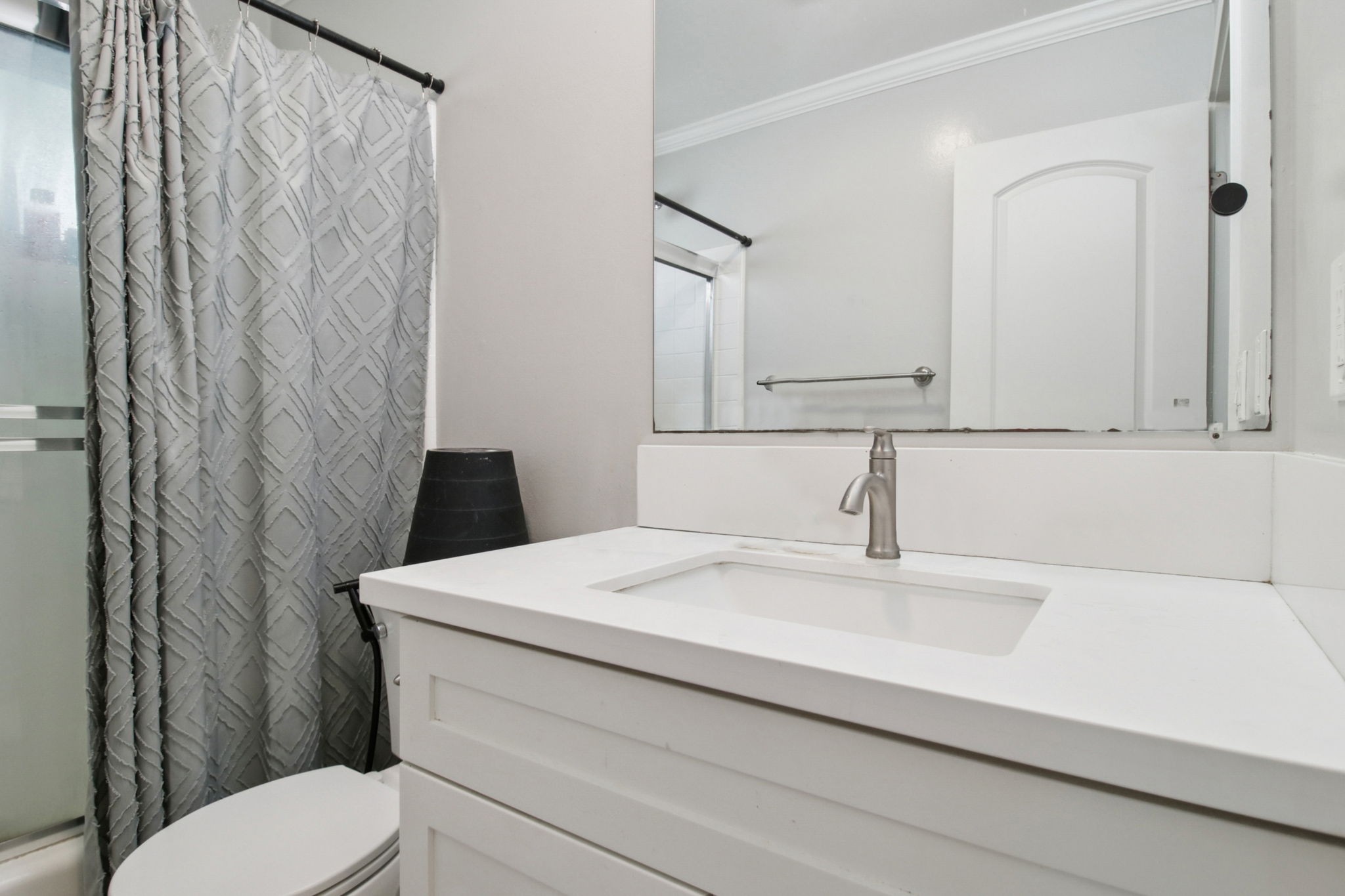 193 Roxbury St-L2506-034