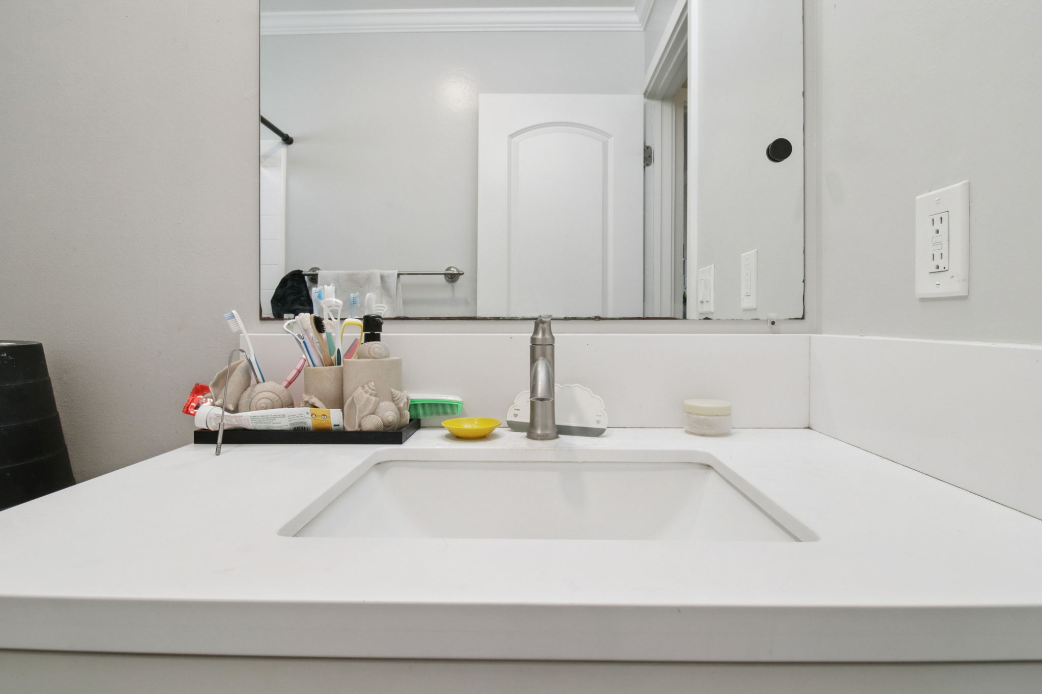 193 Roxbury St-L2506-036