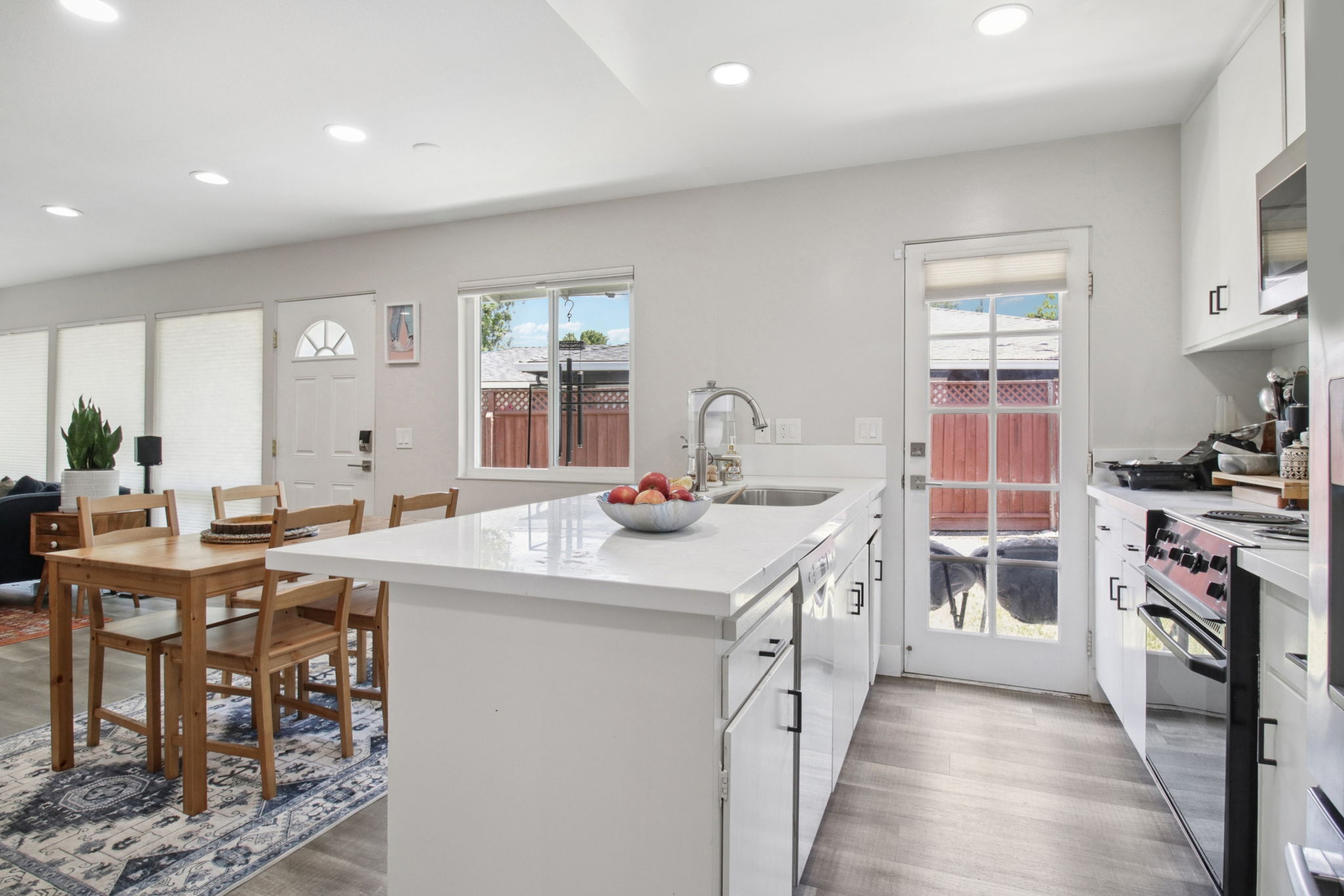 1214 Manchester Dr-L2506-019