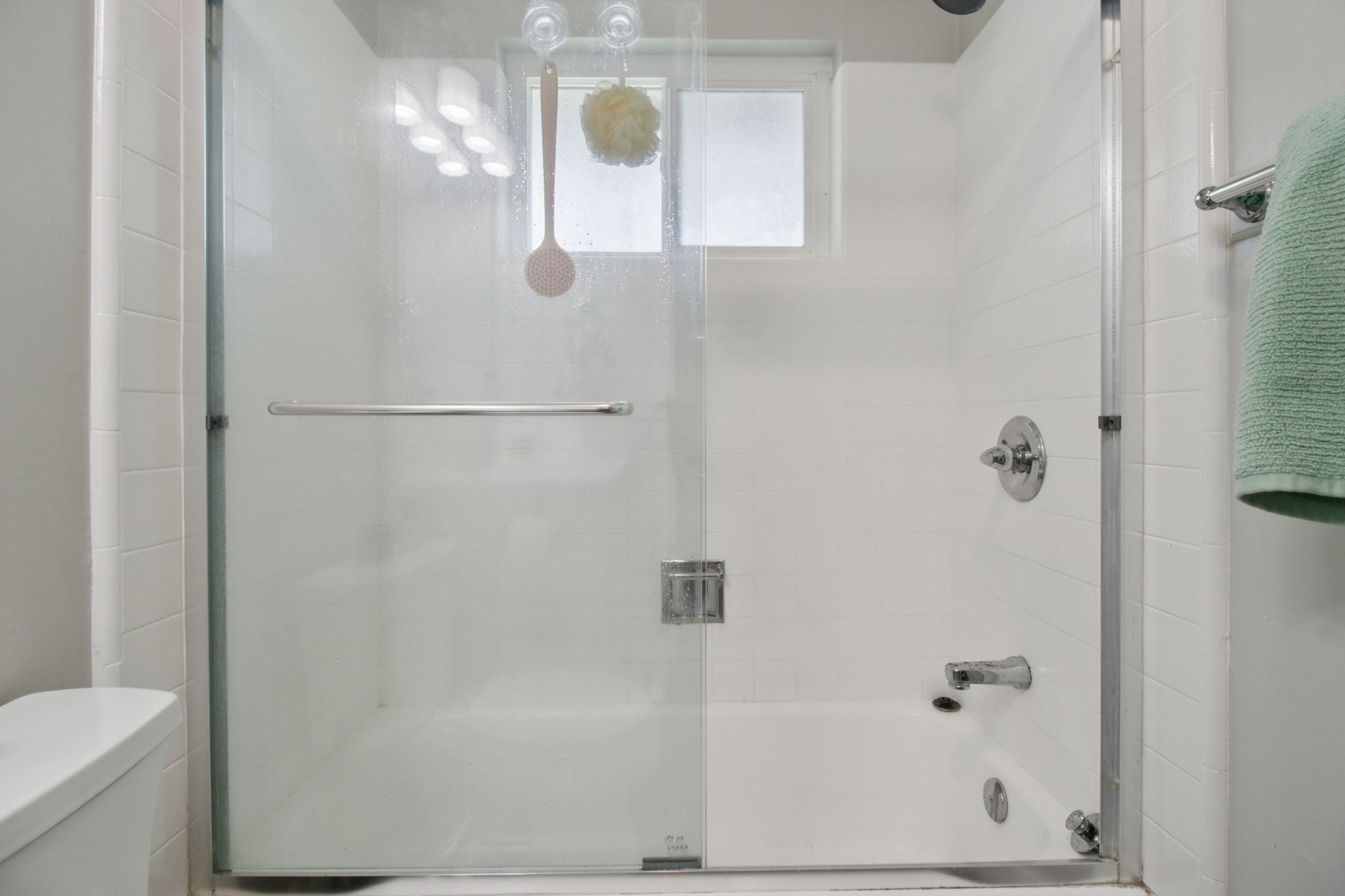 1214 Manchester Dr-L2506-032