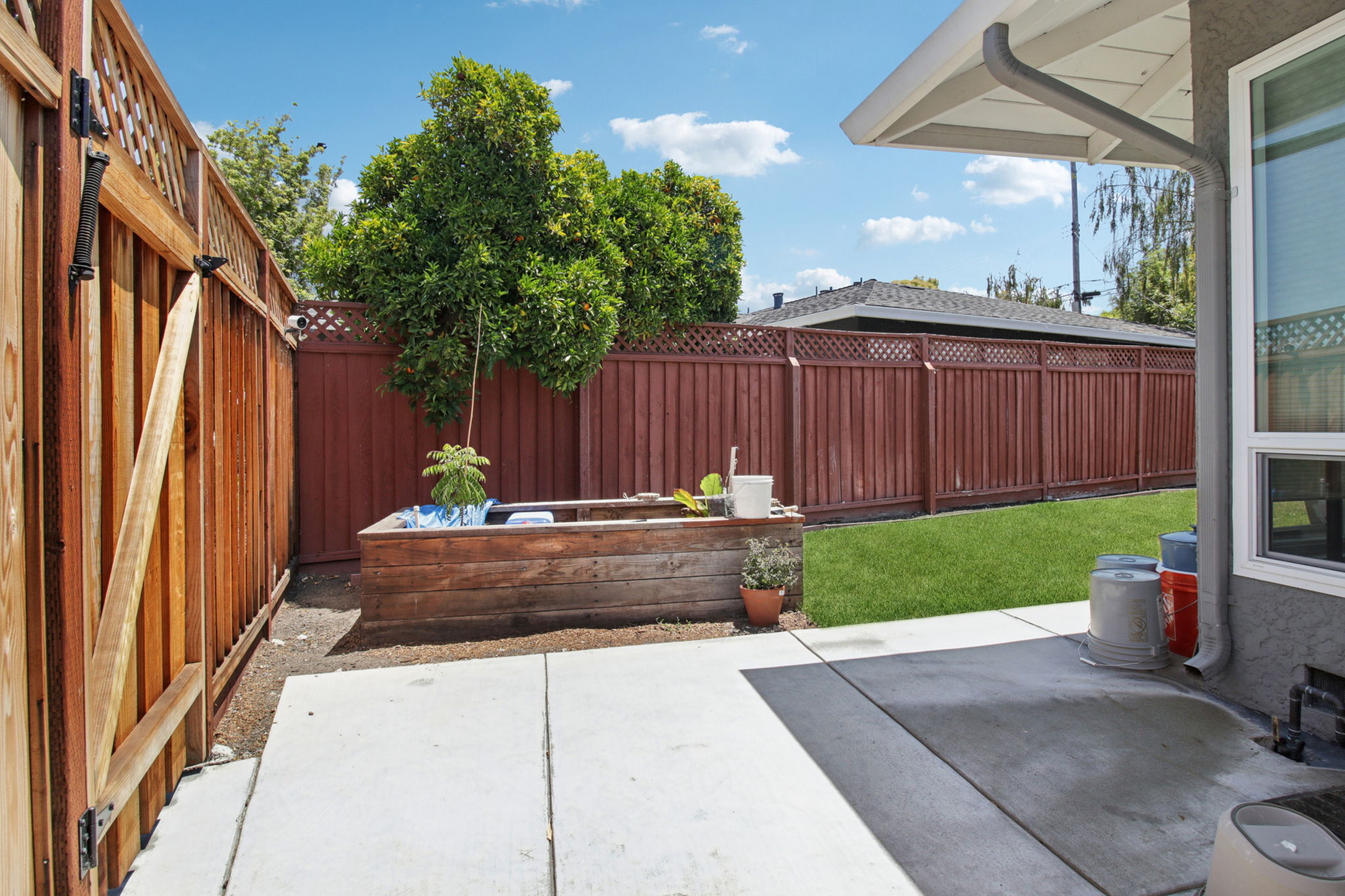 1214 Manchester Dr-L2506-047