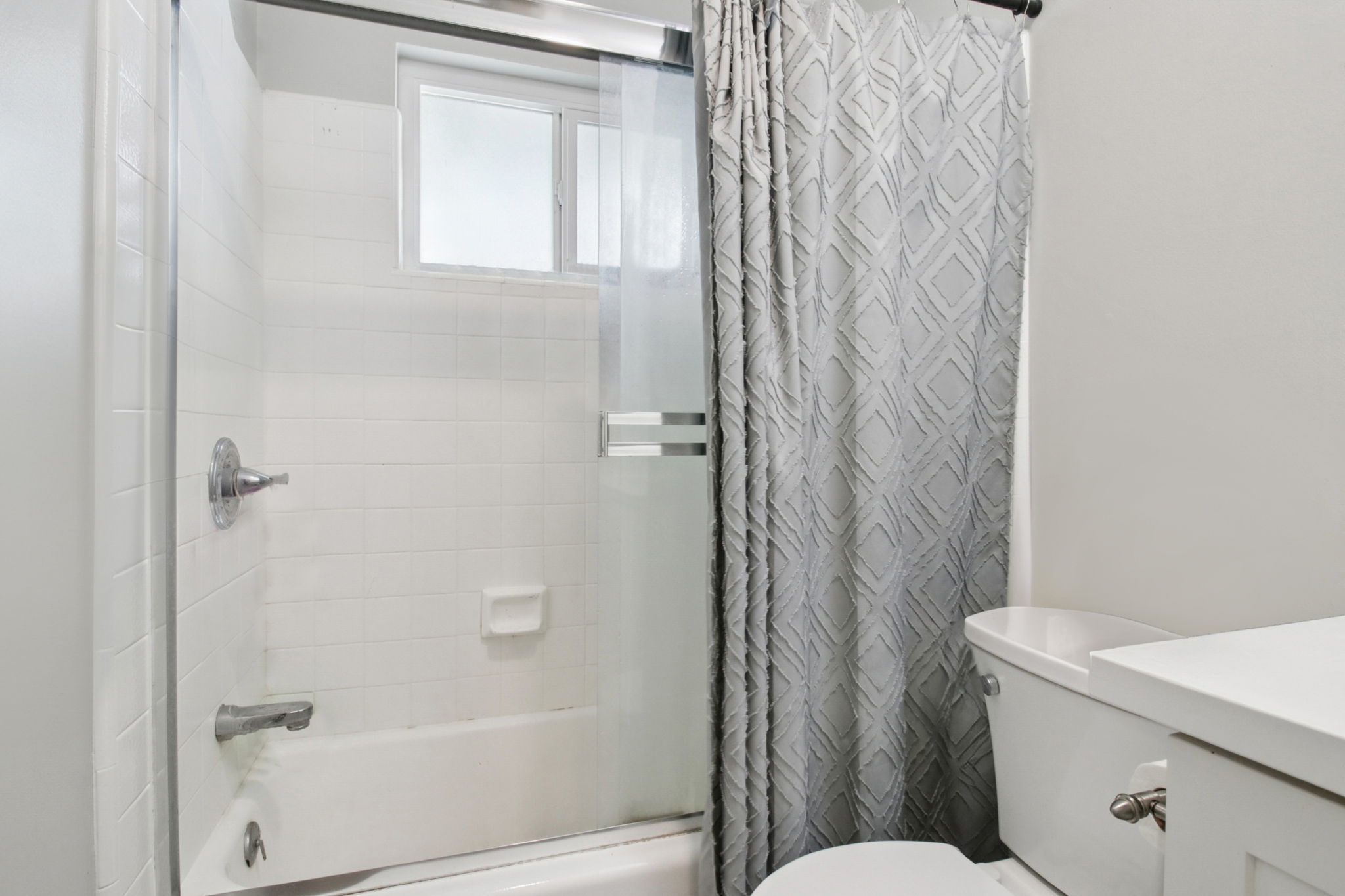 193 Roxbury St-L2506-035r