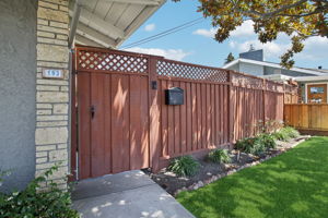 193 Roxbury St-L2506-006