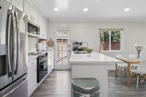 193 Roxbury St-L2506-024