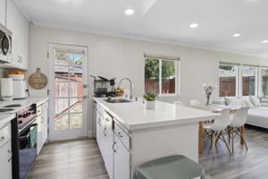 193 Roxbury St-L2506-025