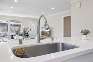 193 Roxbury St-L2506-027