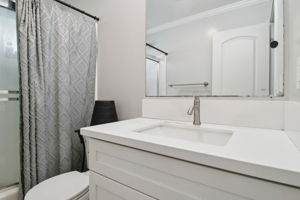 193 Roxbury St-L2506-034