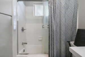 193 Roxbury St-L2506-037