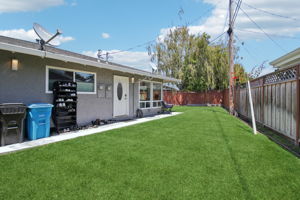 193 Roxbury St-L2506-047