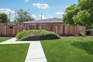 1214 Manchester Dr-L2506-001