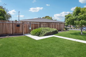 1214 Manchester Dr-L2506-002